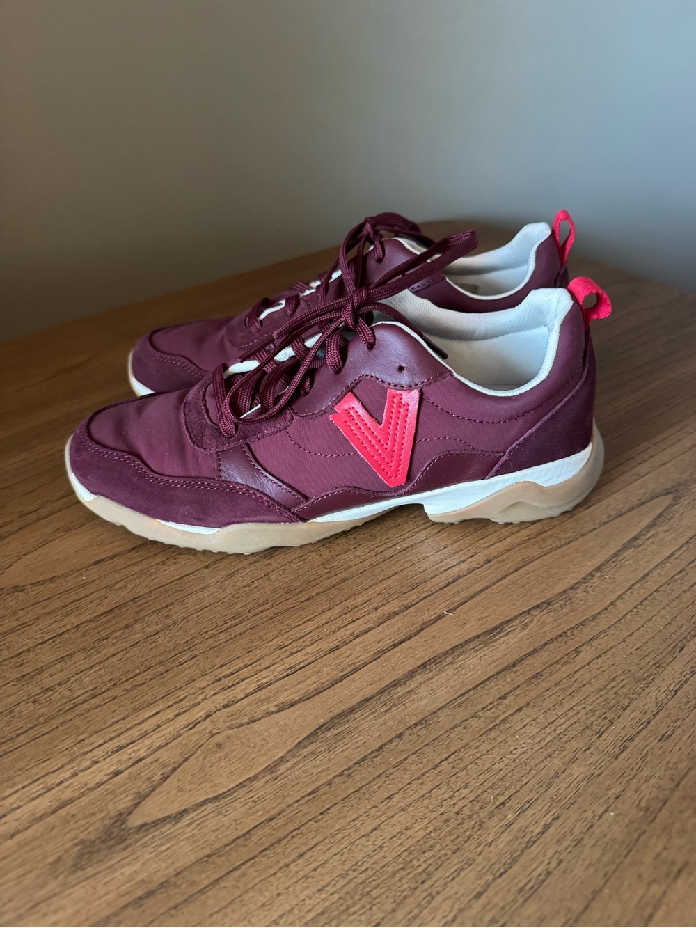 Vionic Walk Slim Glide Burgundy Sneakers